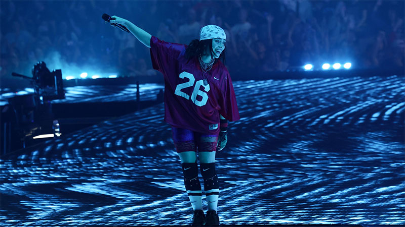Billie Eilish zpívá v Quebec
